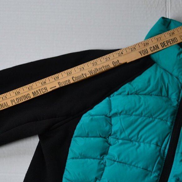 Pair of Puffer Jackets - Picture 9 of 11